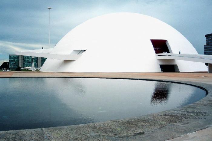 1. Uma introdução à arte de Brasília” in “A arte de Brasília: 2000-2019”