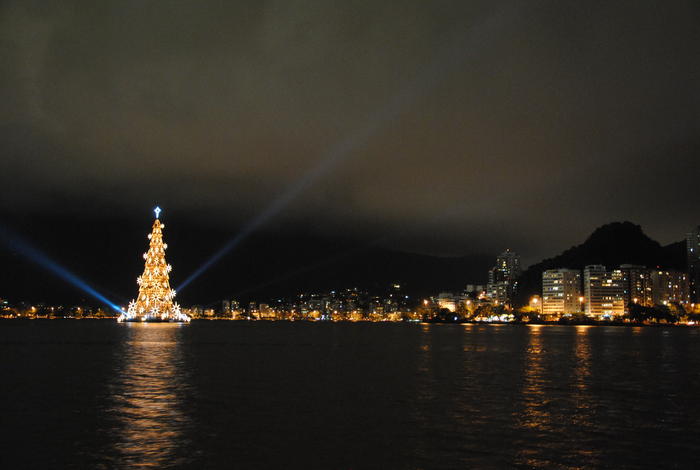 Lagoa Rodrigo de Freitas and the floating Christmas tree in Rio de Janeiro